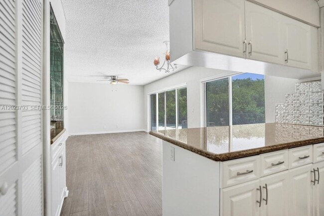 Building Photo - 21461 Sawmill Ct