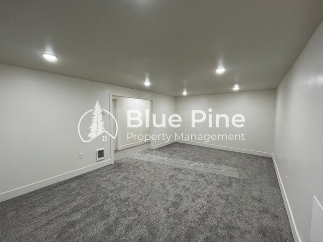 Building Photo - 3095 Disney Dr