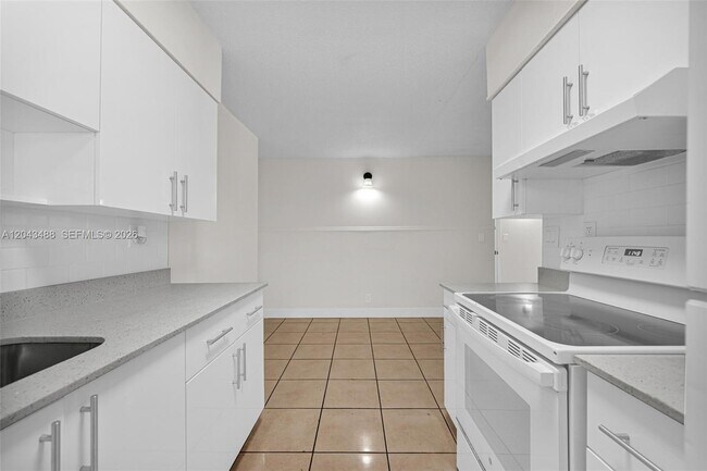 Building Photo - 861 SW 74th Terrace