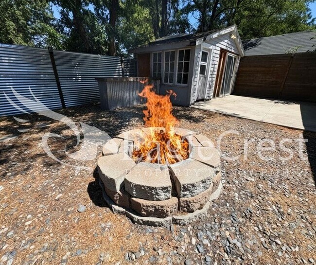Building Photo - Beautifully Renovated Historic 3 Bedroom Home