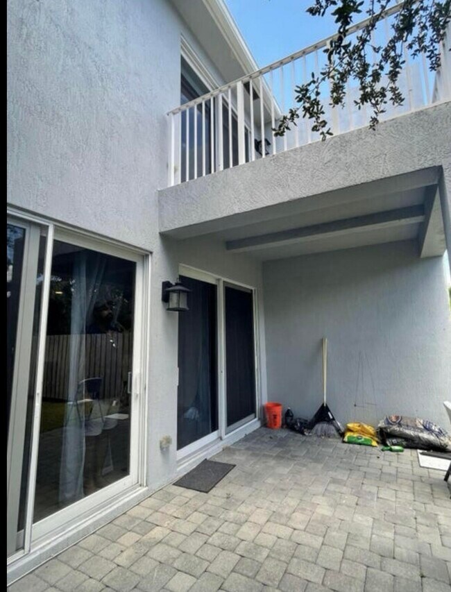 Building Photo - 619 SW 17th St