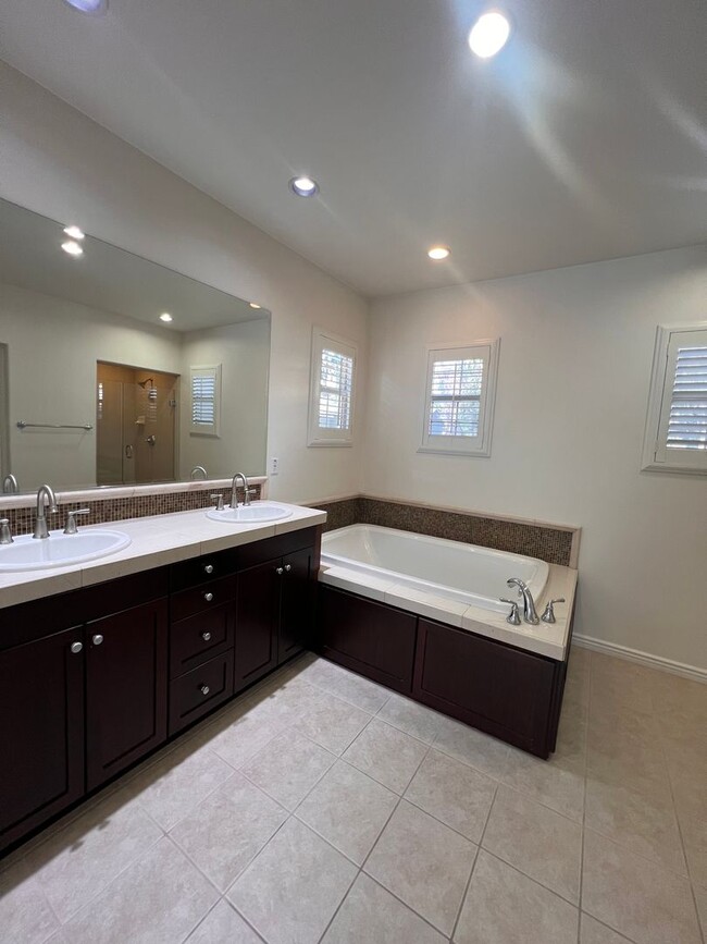 Building Photo - Portola Hills Beauty