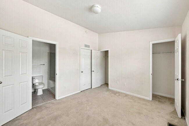 Building Photo - 4434 SW 49th Ave