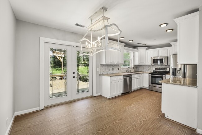 Building Photo - 3127 Creekview Ln