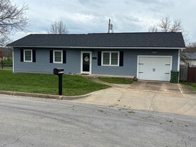 Building Photo - 1812 Briarwood Dr