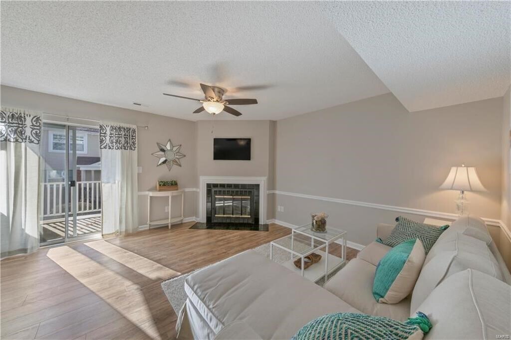 Building Photo - 1431 Thrush Plz