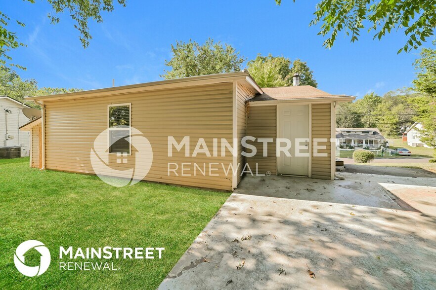 Building Photo - 2305 Ridgecrest Dr