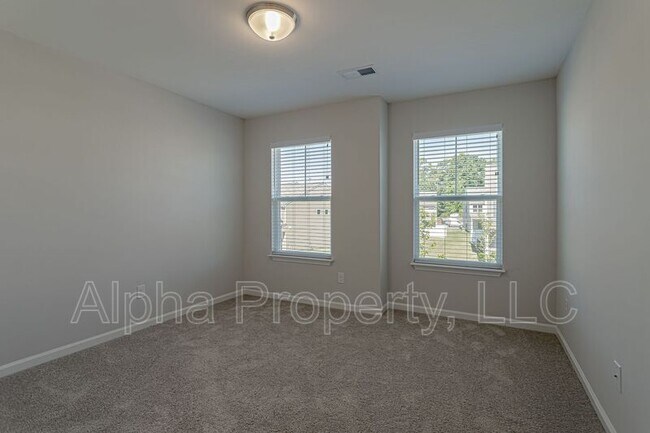 Building Photo - 324 Nantallah Trail