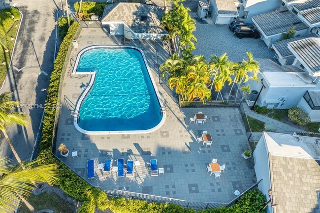 Building Photo - 429 Poinciana Island Dr