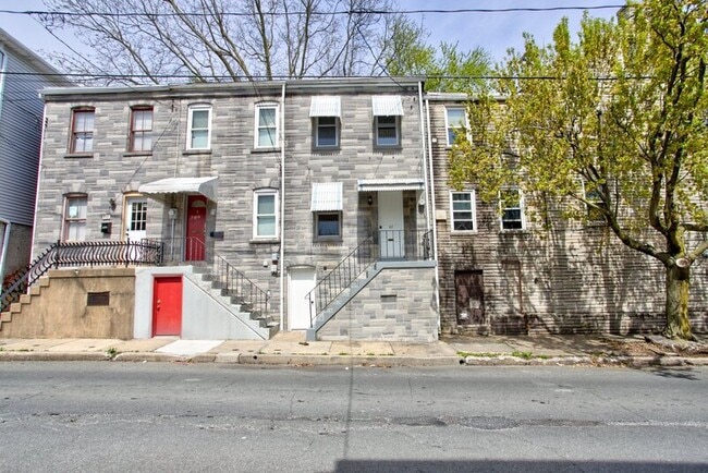 Building Photo - 707 W Vine St