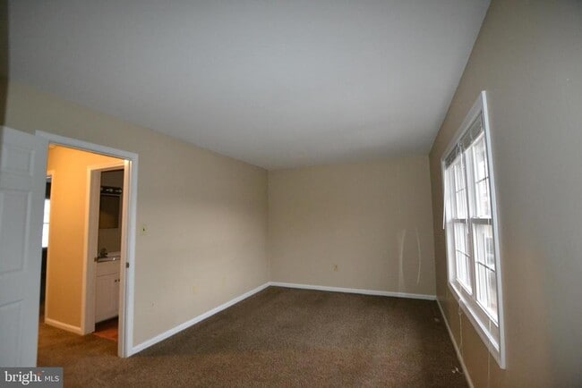 Building Photo - 619 4th St