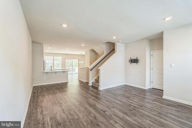 Building Photo - 10 Lilac Cir