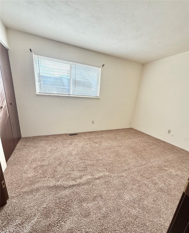 Building Photo - 814 White Oak Dr