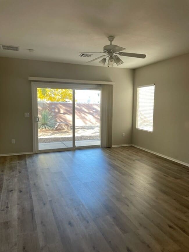 Building Photo - Single story home located in a  55+Communi...
