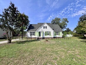 Building Photo - 113 Lake Shire Dr