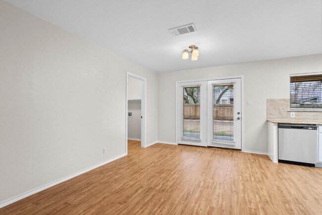 Building Photo - 905 Lodosa Dr