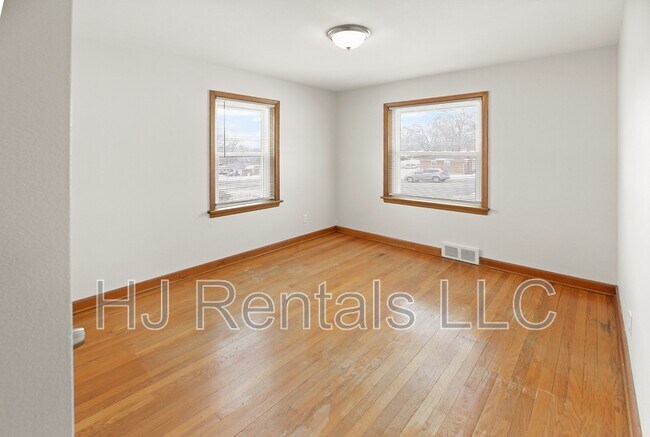 Building Photo - 1319 Chambers Rd