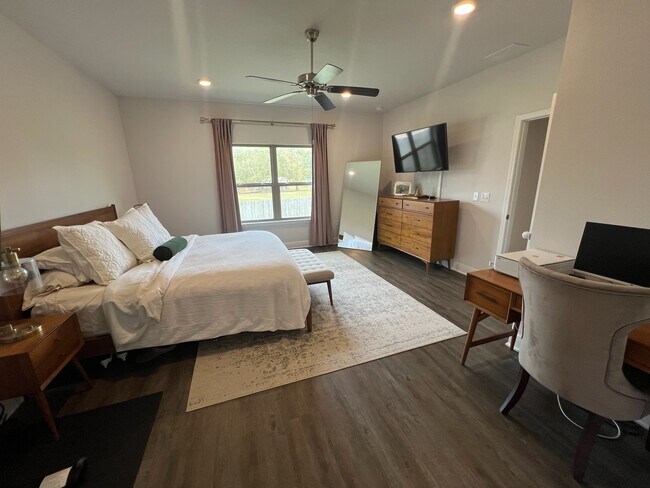 Building Photo - 8026 Burnside Lp