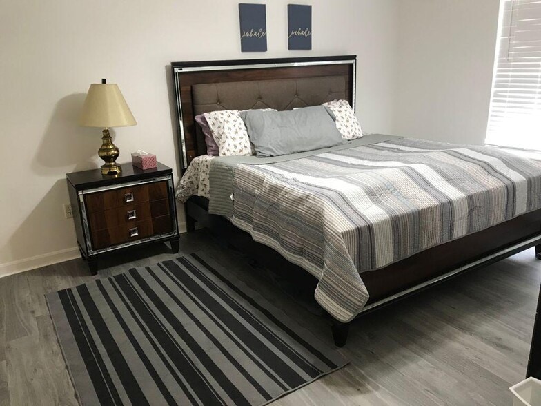 Building Photo - 7248 English Dr