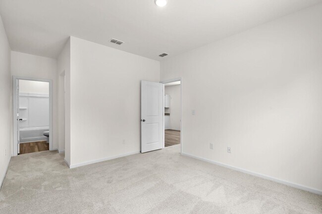 Building Photo - 450 Castillo Dr