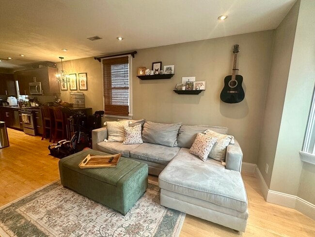 Building Photo - 14 Mercer St