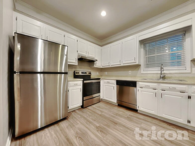 Building Photo - 203 Manor View Ct