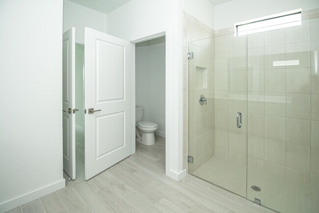 Building Photo - 5929 SE Sky Blue Cir