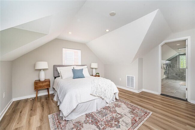 Building Photo - 4106 Grove Ave