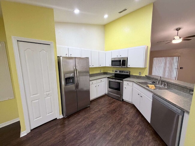 Building Photo - Charming 3BR/2BA Rental in Hillside Heights – South Lakeland