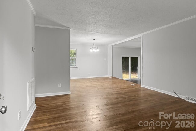 Building Photo - 5300 Hickory Ln