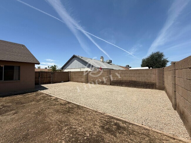 Building Photo - 10720 W Wagon Wheel Dr