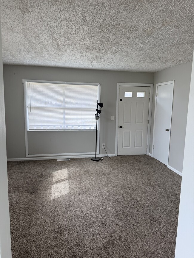 Building Photo - 515 Alton Ave