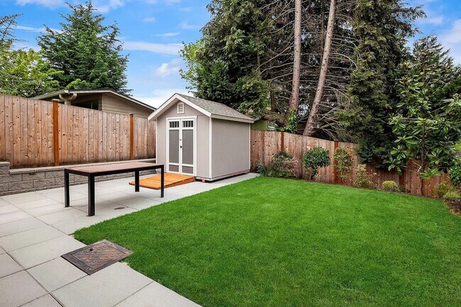 Building Photo - Maple Leaf - Northgate Home