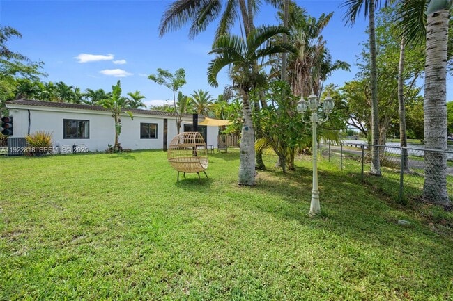 Building Photo - 1201 NE 178th St