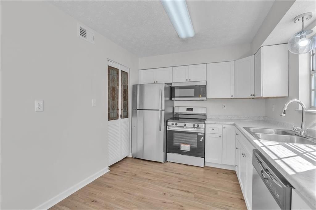 Building Photo - 2613 Stratford Ln