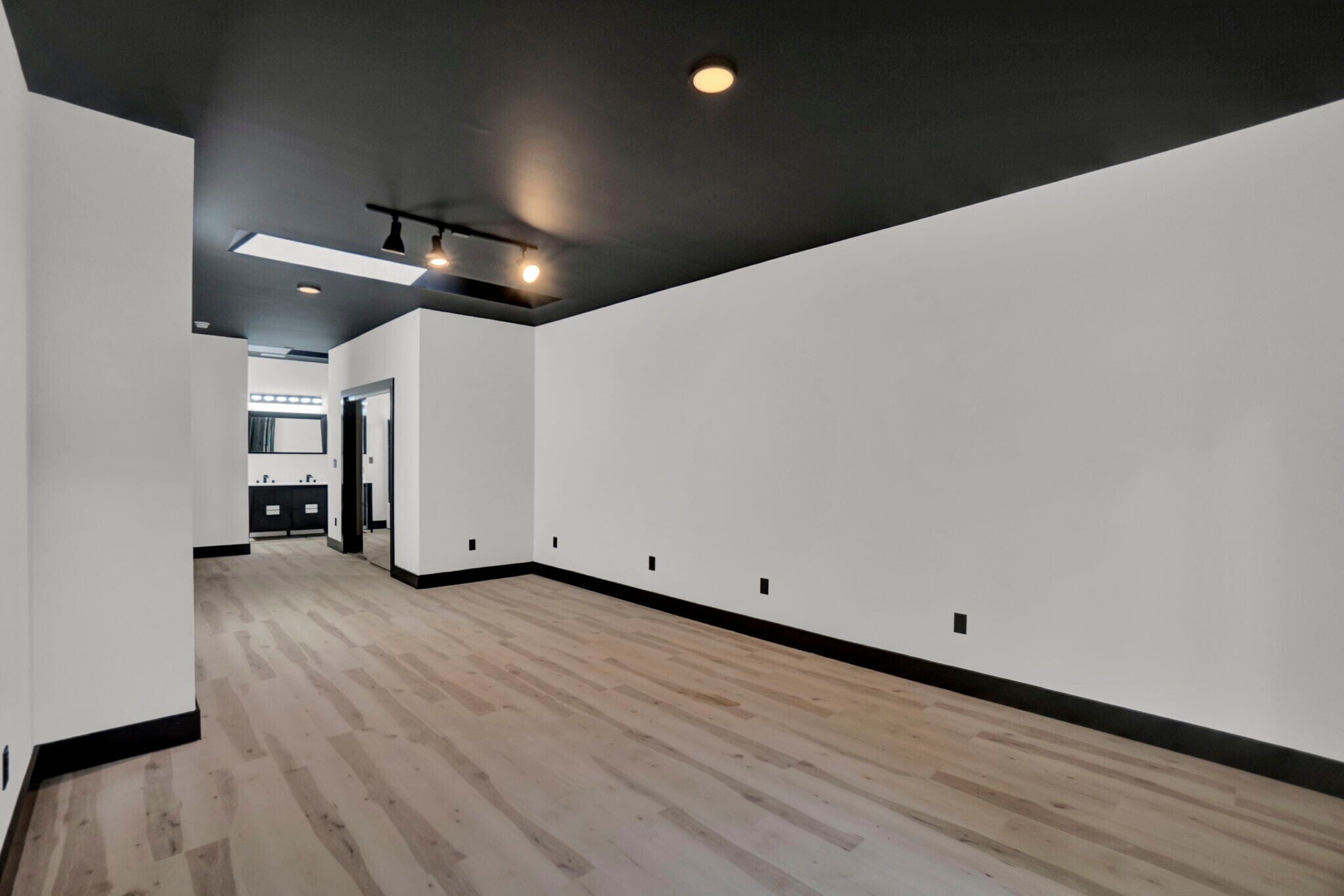 Building Photo - Room in House on Pursley St