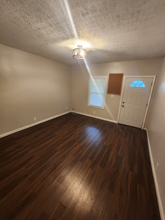 Building Photo - 1709 Dumesnil St