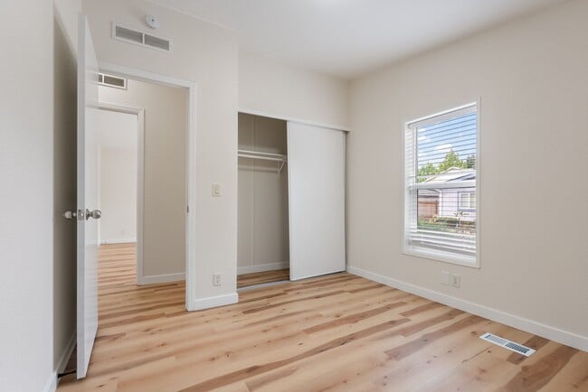 Building Photo - 6422 SE 144th Ln