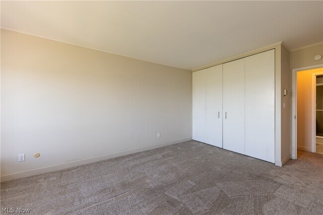 Building Photo - 1 Bratenahl Pl