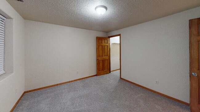 Building Photo - Spacious 4-Bed, 3-Bath Family Home with Fenced Yard and Attached Garage