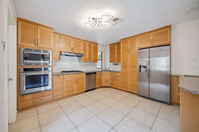 Building Photo - 10314 Olympia Dr