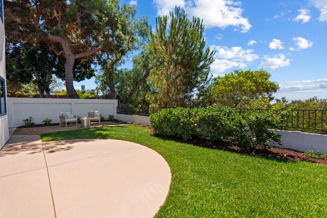 Building Photo - 6803 El Fuerte St