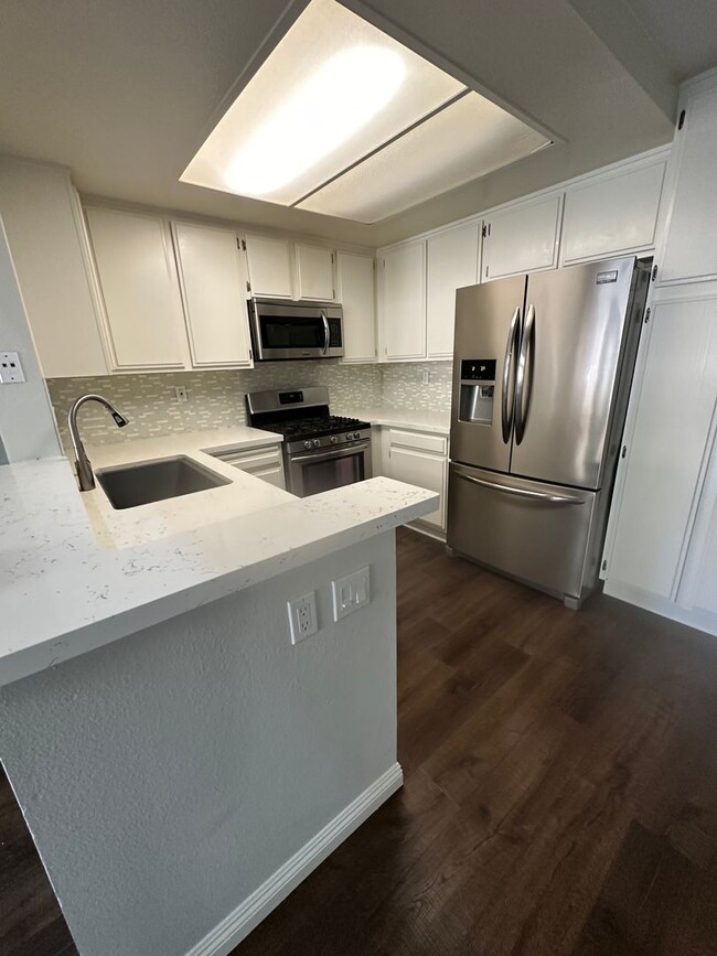 Building Photo - Bright & Spacious 1-Bedroom + Loft in Gate...