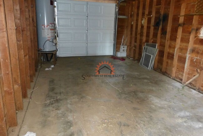 Building Photo - Charming historic 2 bedroom 1 bathroom house