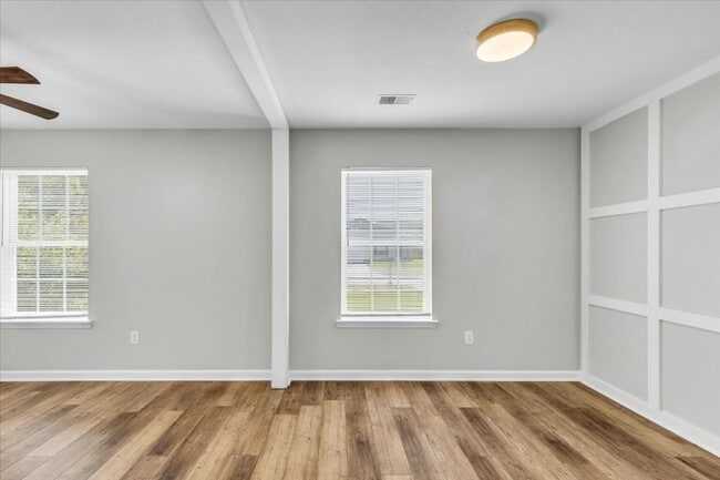 Building Photo - Perfectly Located 3 Bed, 2 Bath Home in Li...