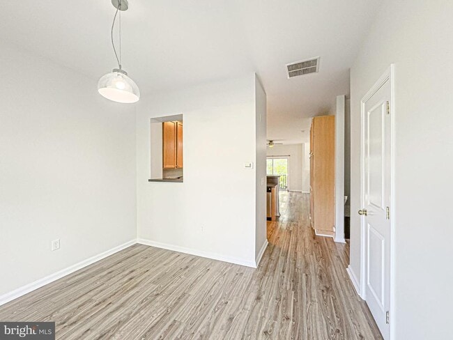 Building Photo - 48 S Poplar St