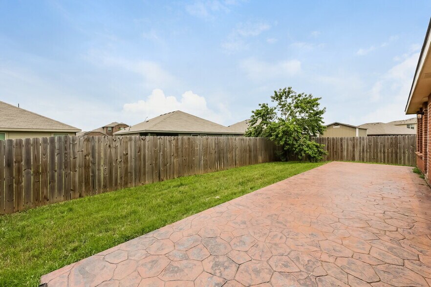 Building Photo - 8820 Elk Creek Ln