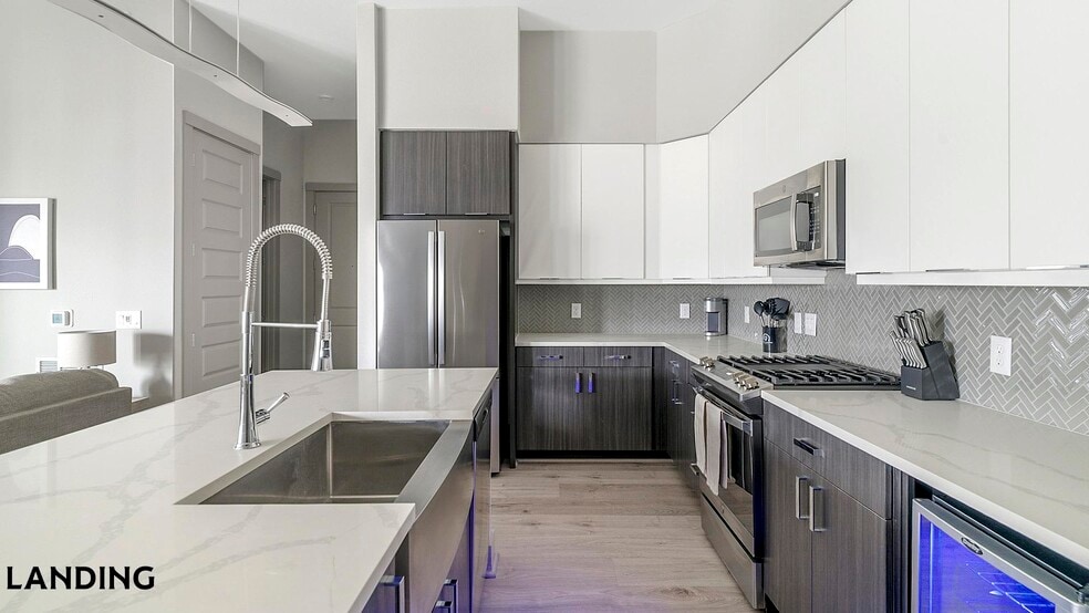 Building Photo - 401 W 25th St