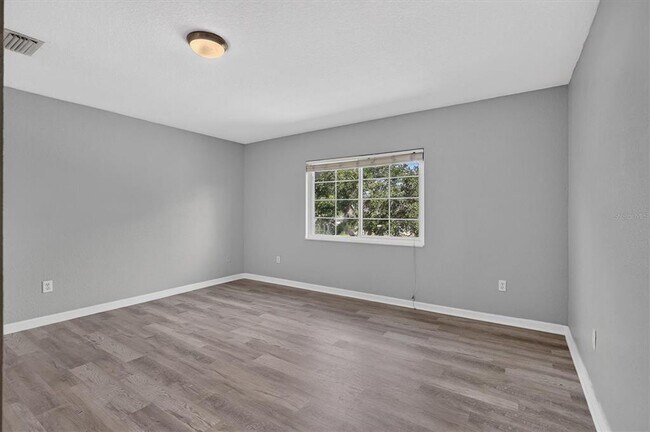 Building Photo - 10725 Banfield Dr