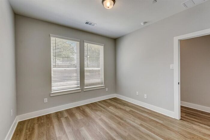 Building Photo - 4500 Colosseum Wy